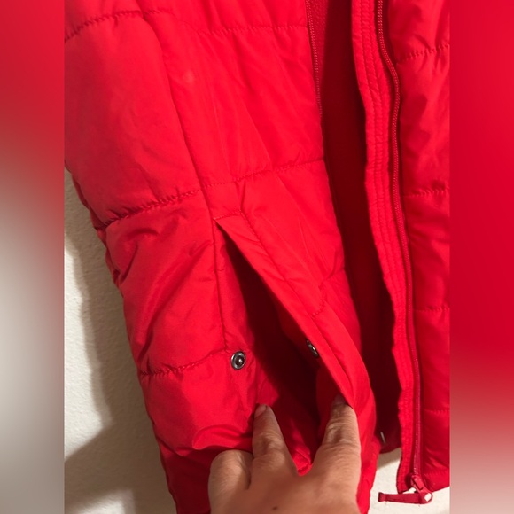 Amazon Essentials Women's Mid-Weight Puffer Vest. Excellent use condition - Picture 5 of 11